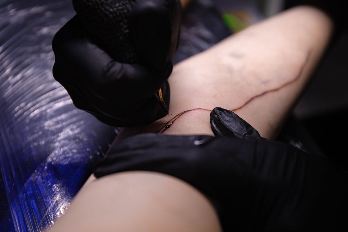 Tatuaje black and grey realismo